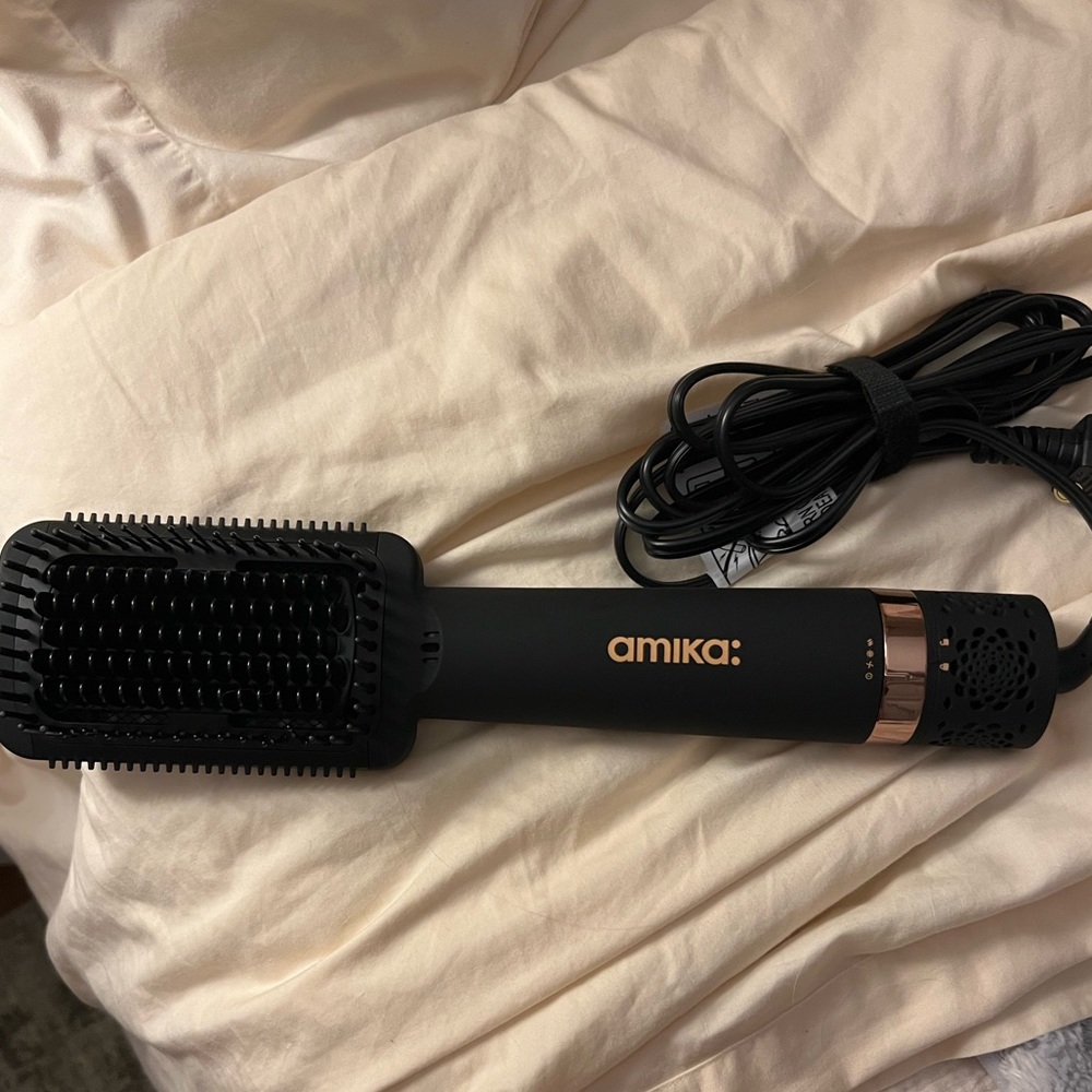 Brand new Amika blow dryer/straightener brush
